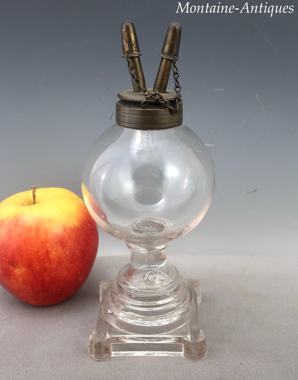 Boston and Sandwich Blown Glass Fluid lamp 19th cent