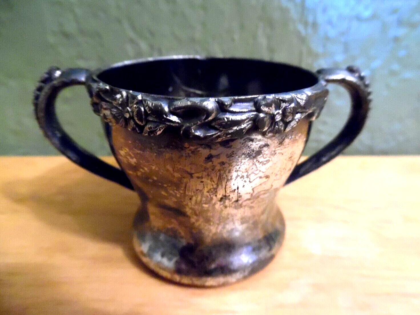 ANTIQUE EARLY 1900’S QUEEN CITY SILVER CO CINN OHIO LOVING CUP TOOTHPICK HOLDER