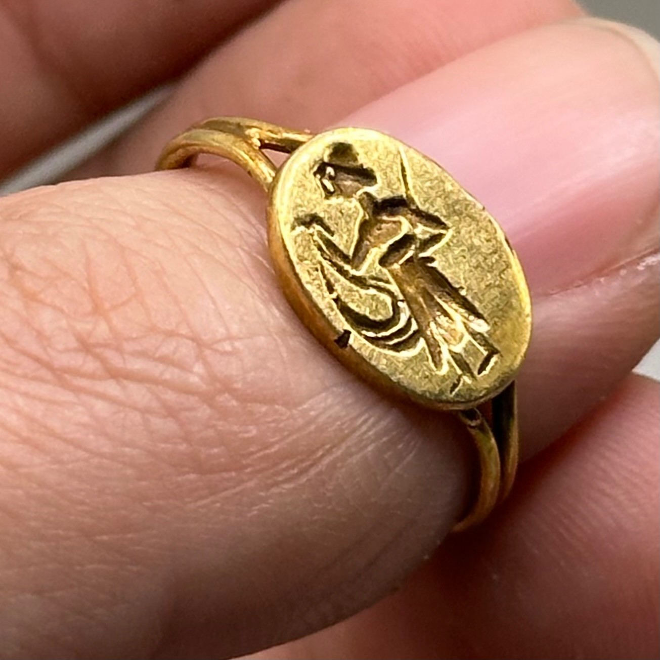 Ancient Roman High Carat Gold Ring Depicting Emperor