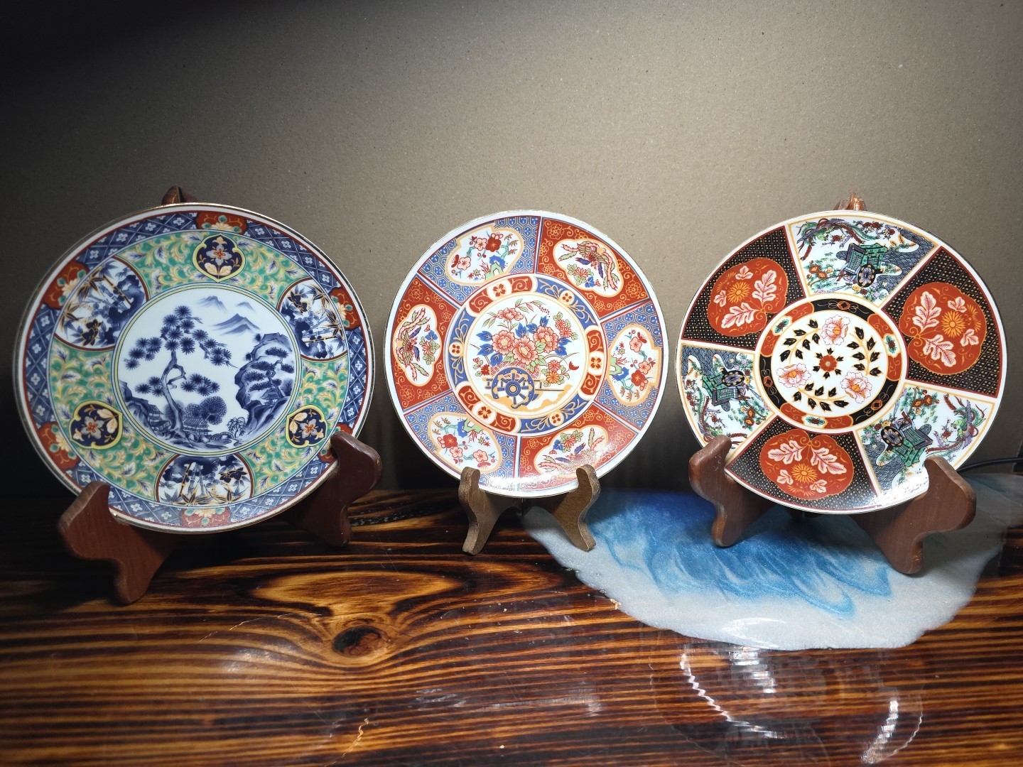 Imari Plate Wall Hanging Plaque Japan Set Of 3 Green Blue Orange 6.5″ Wide