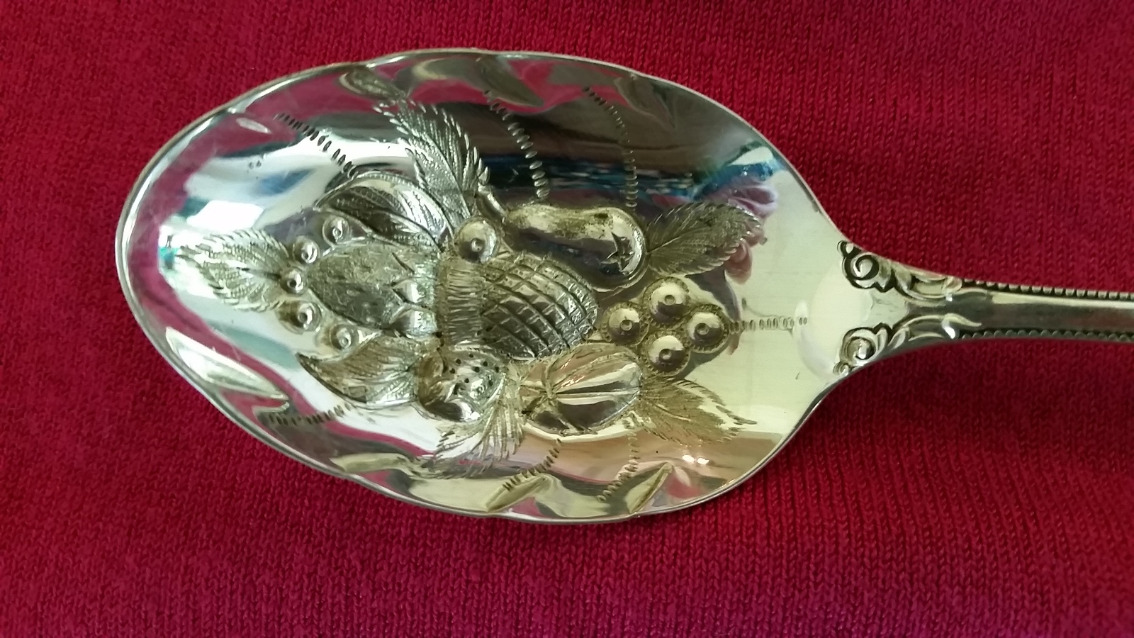 Queens Lace by International Sterling Berry Spoon Hand Chased Fruit in Bowl 8742