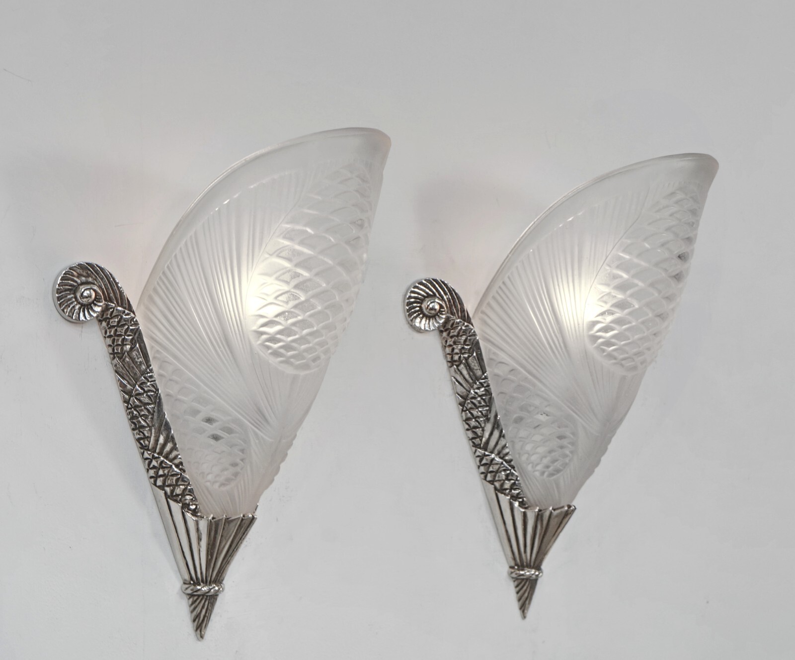 DEGUÉ & VANDAMME : PAIR OF 1930 FRENCH ART DECO WALL SCONCES . lights muller era