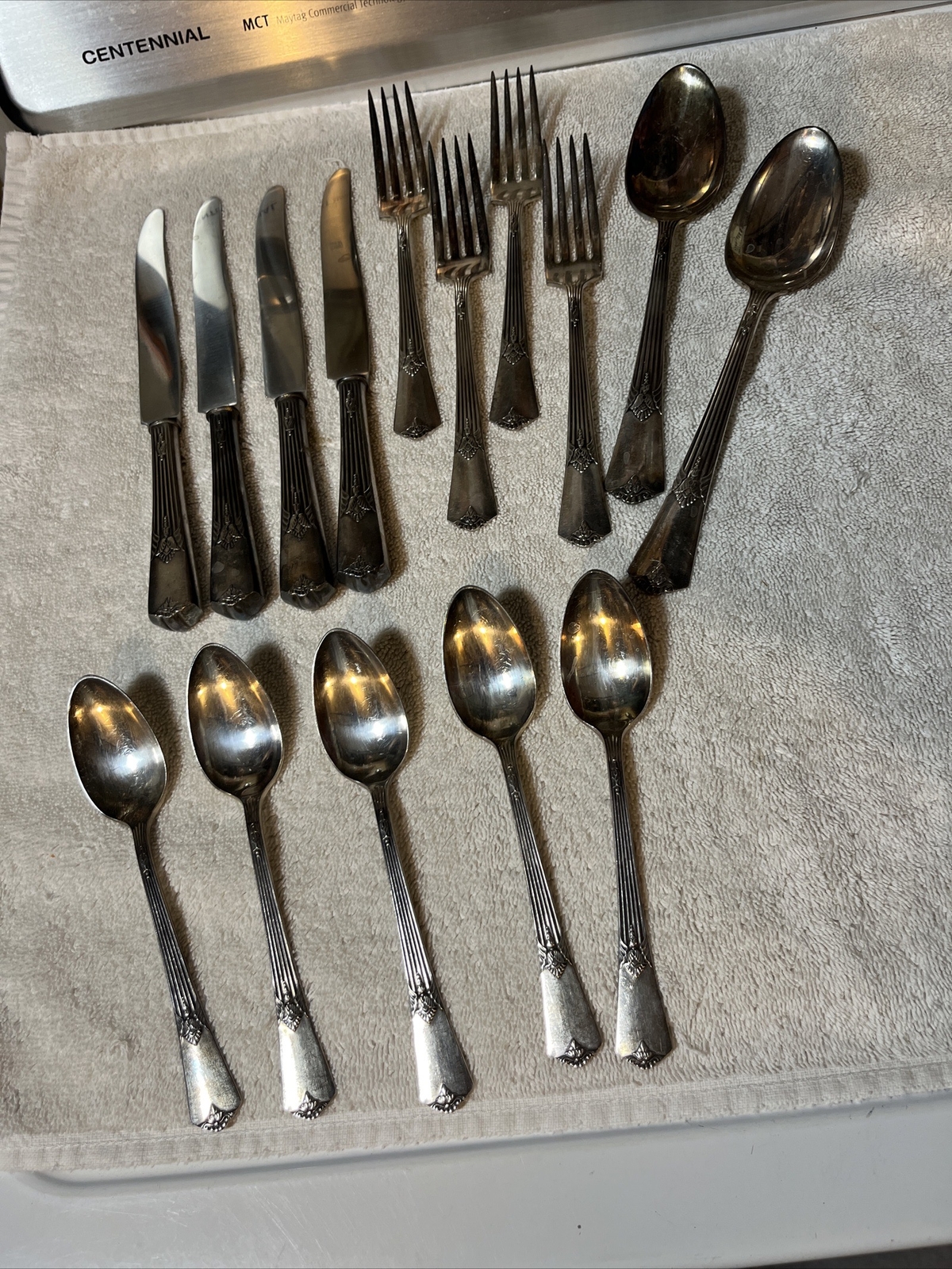 15 Pc Mix Wm Rogers Guild Cadence IS Silverplate Partial Flatware Set 1932