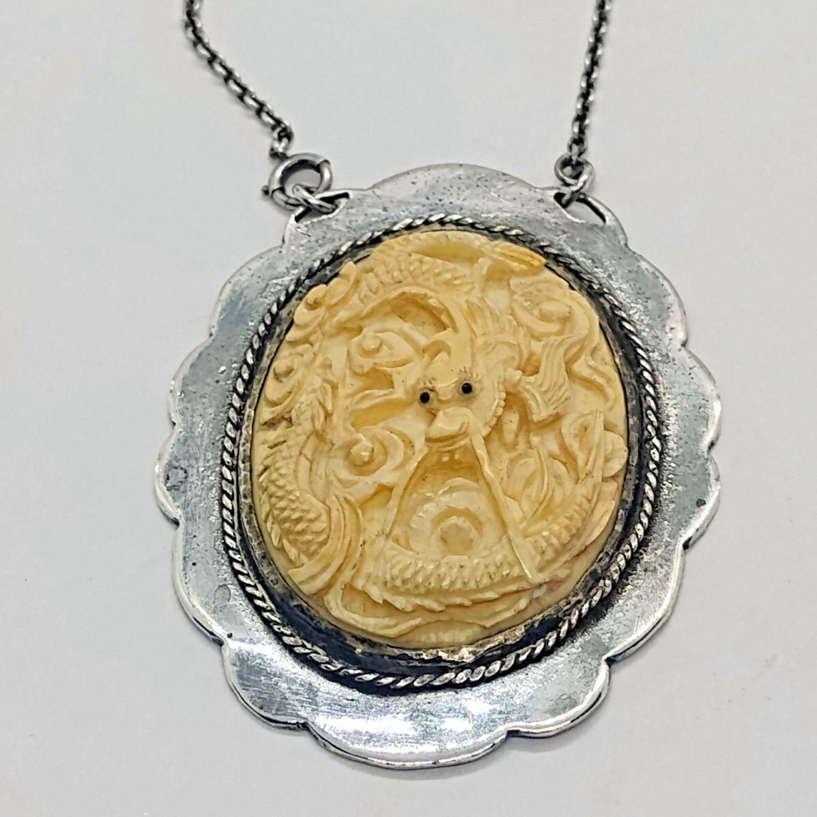 Vtg Hand Carved Chinese Dragon Pendant Necklace Set in Silver 18″ Chain
