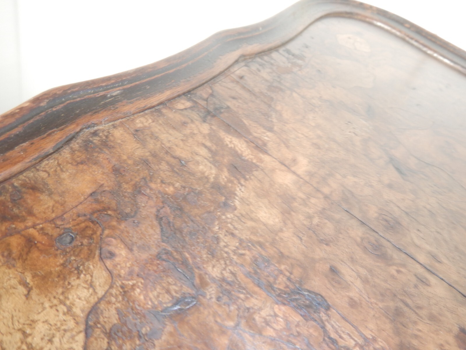 Queen Anne style Oyster veneered top End Table Nightstand Stand Mahogany