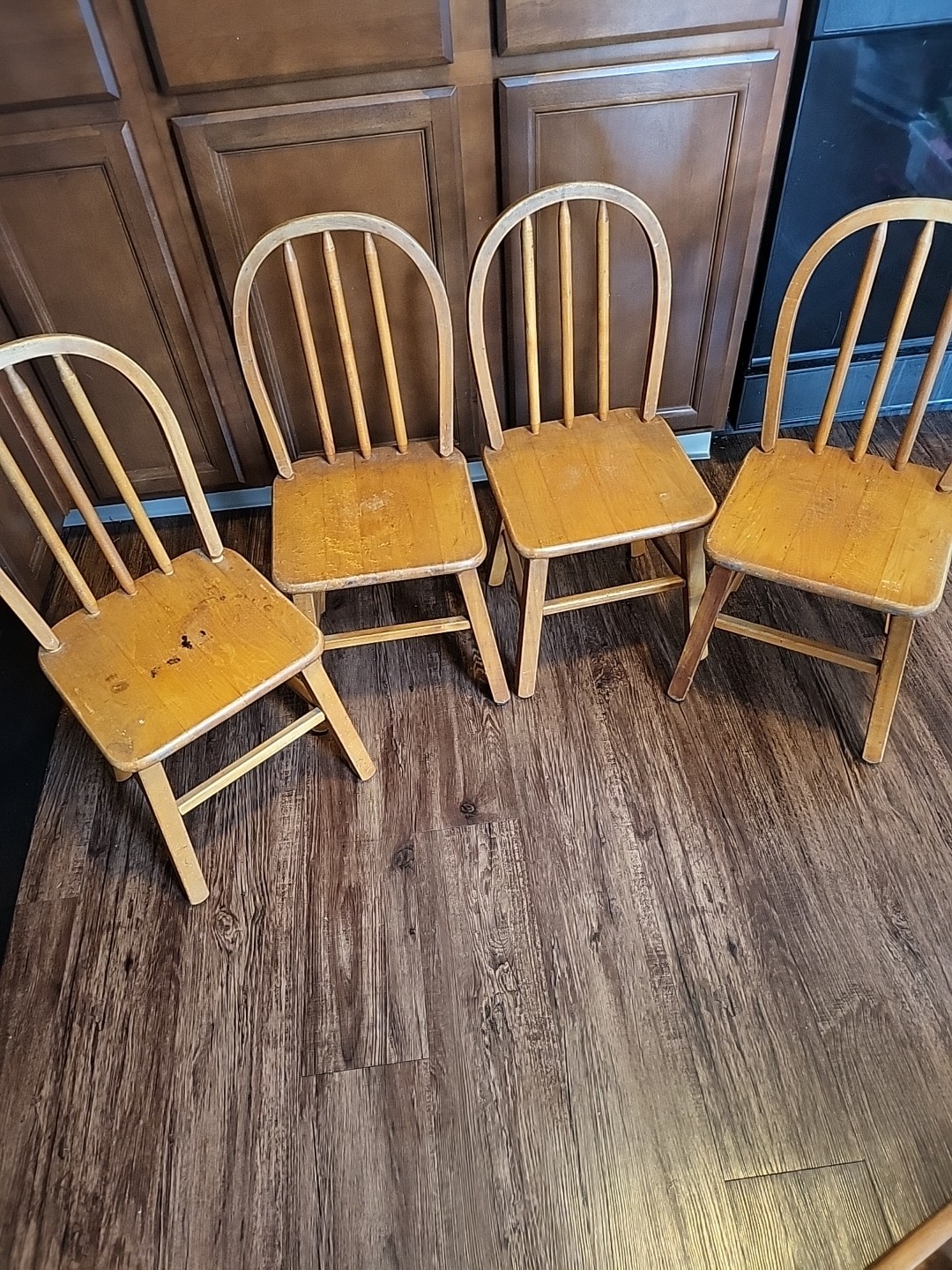 Vintage Child’s Chair Wooden Spindle Bentwood Bow Back Farmhouse – Set 4