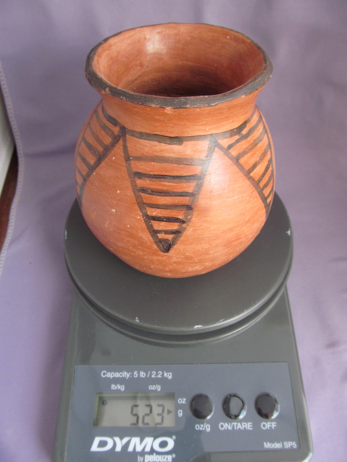 HEAVY ANTIQUE PRIMITIVE NATIVE AMERICAN PUEBLO TERRACOTTA CLAY VASE HAND PAINTED
