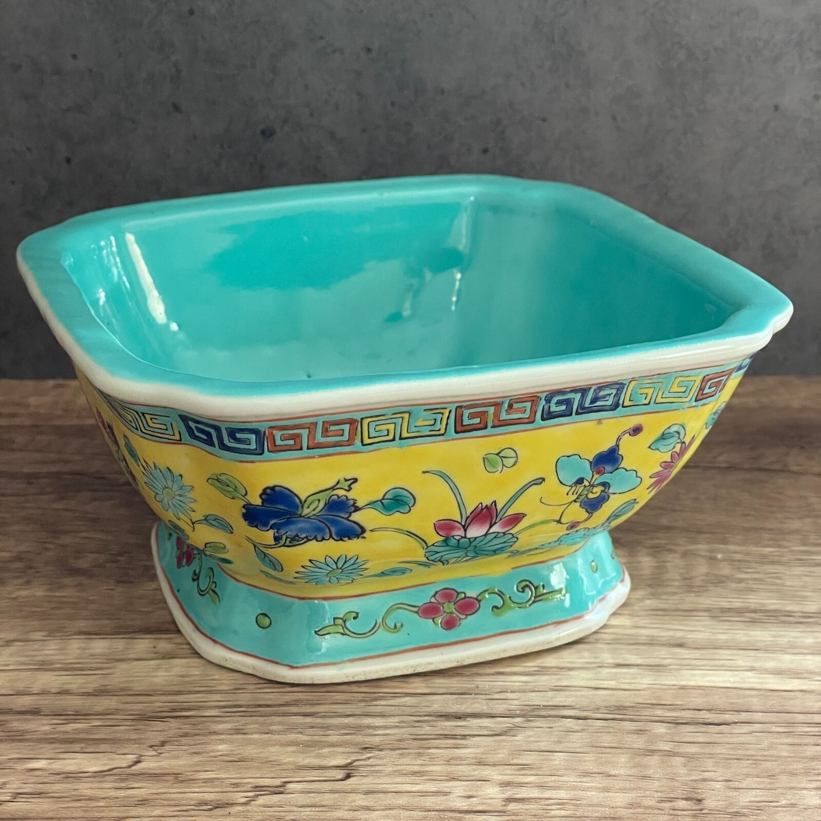 Early 20th Century Quig Dynasty China Octagonal Ceramic Bowl Hand Painted Floral