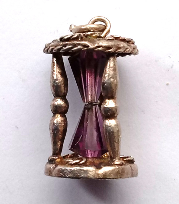 1960s/80s VINTAGE SILVER BRACELET CHARM HOURGLASS. CH3-13