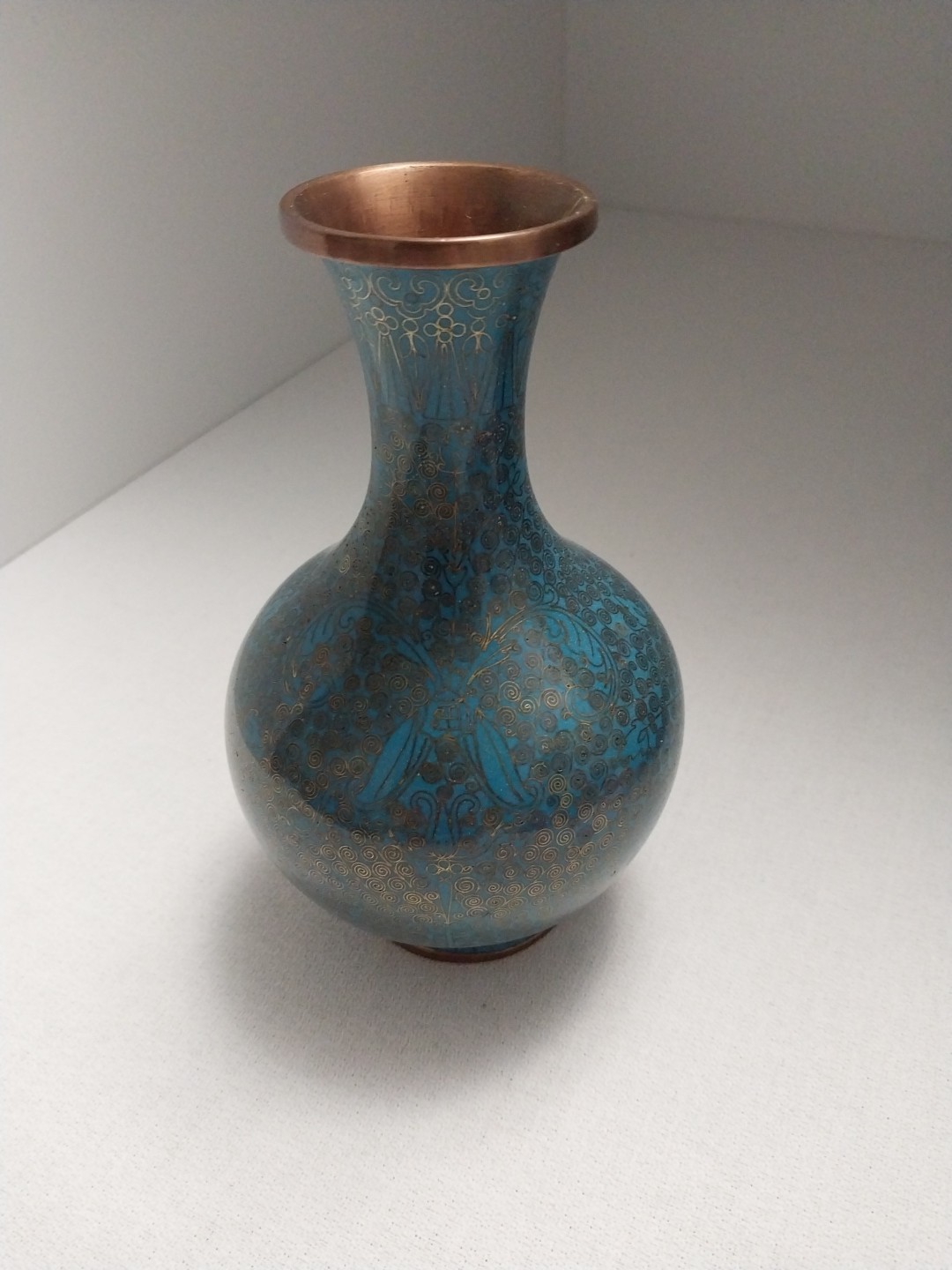 Antique Chinese Cloisonne Vase 6.25 inches tall