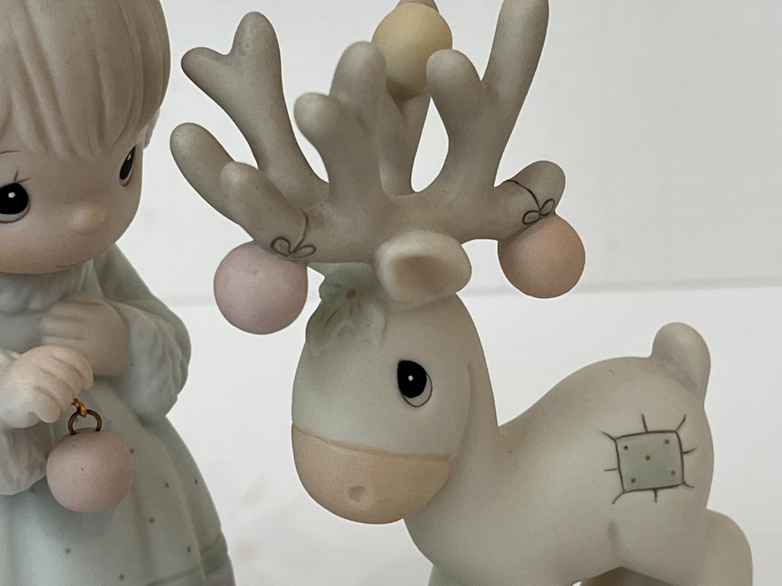 Precious Moments 1989 Enesco “Merry Christmas Deer” 531065 Porcelain Figurine