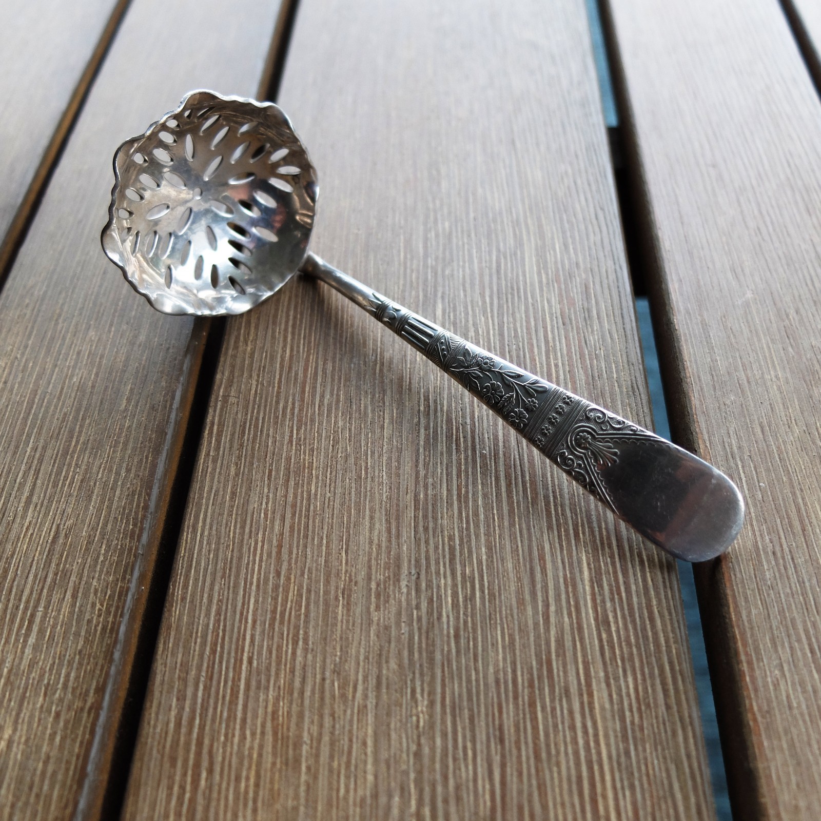 Lorne by 1847 Rogers Bros Silverplate Sugar Sifter Ladle