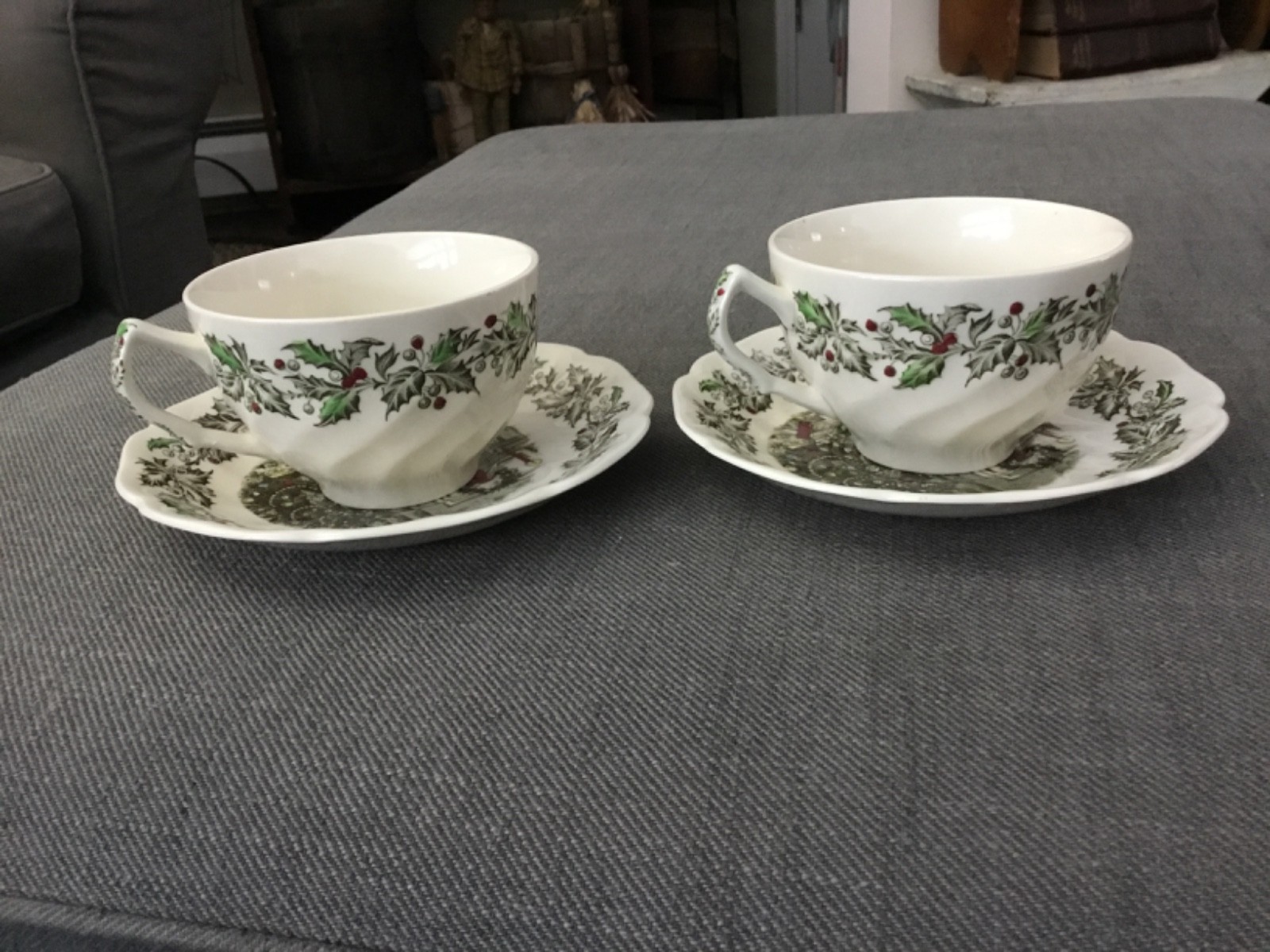 2 SETS VINTAGE JOHNSON BROTHERS MERRY CHRISTMAS CUP & SAUCERS