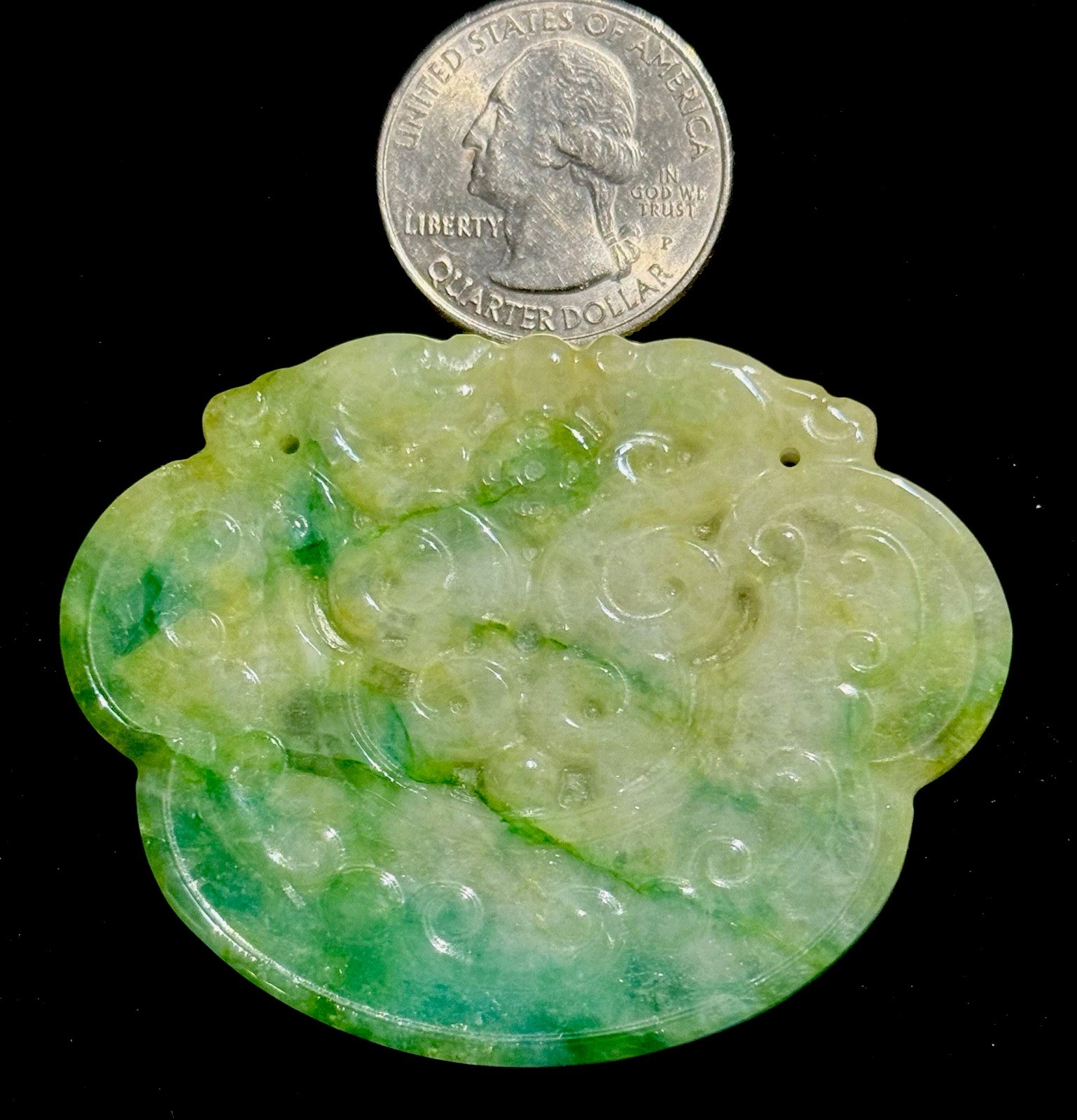 SUBLIME NATURAL BURMESE JADEITE JADE A EMERALD GREEN CARVED RUYI LOCK PENDANT