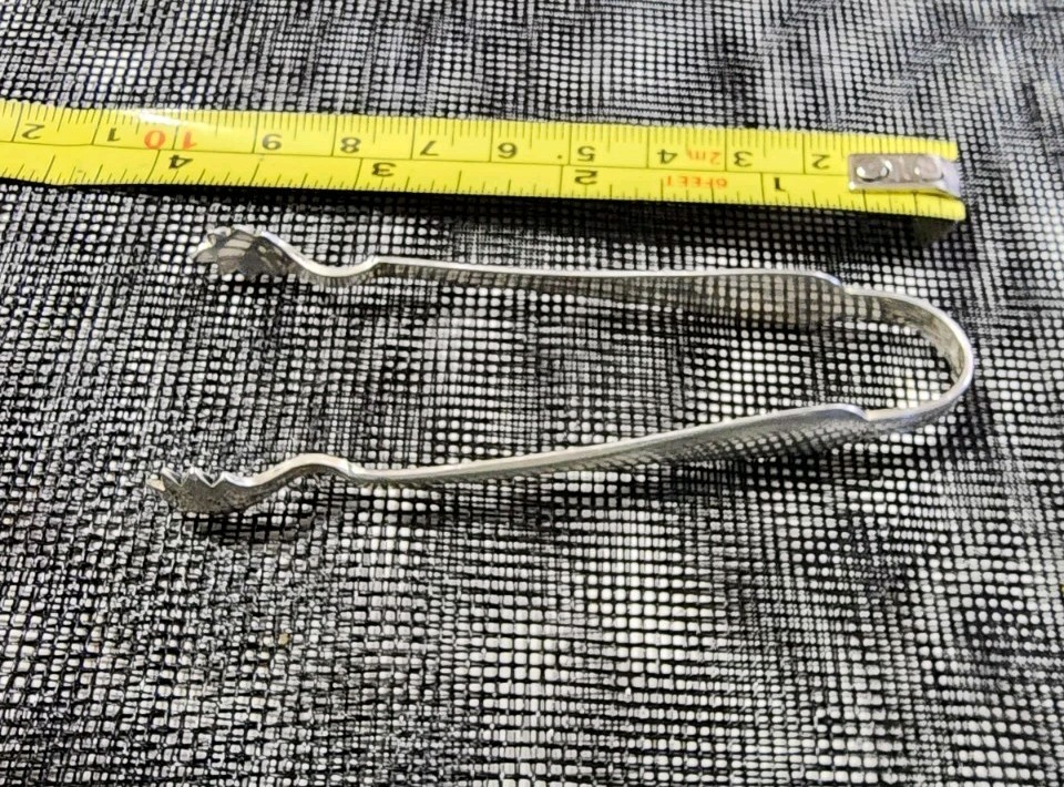 😃HOLMES & EDWARDS ANTIQUE WINDSOR SILVERPLATED SUGAR CUBE TONGS 🤍 ◽️