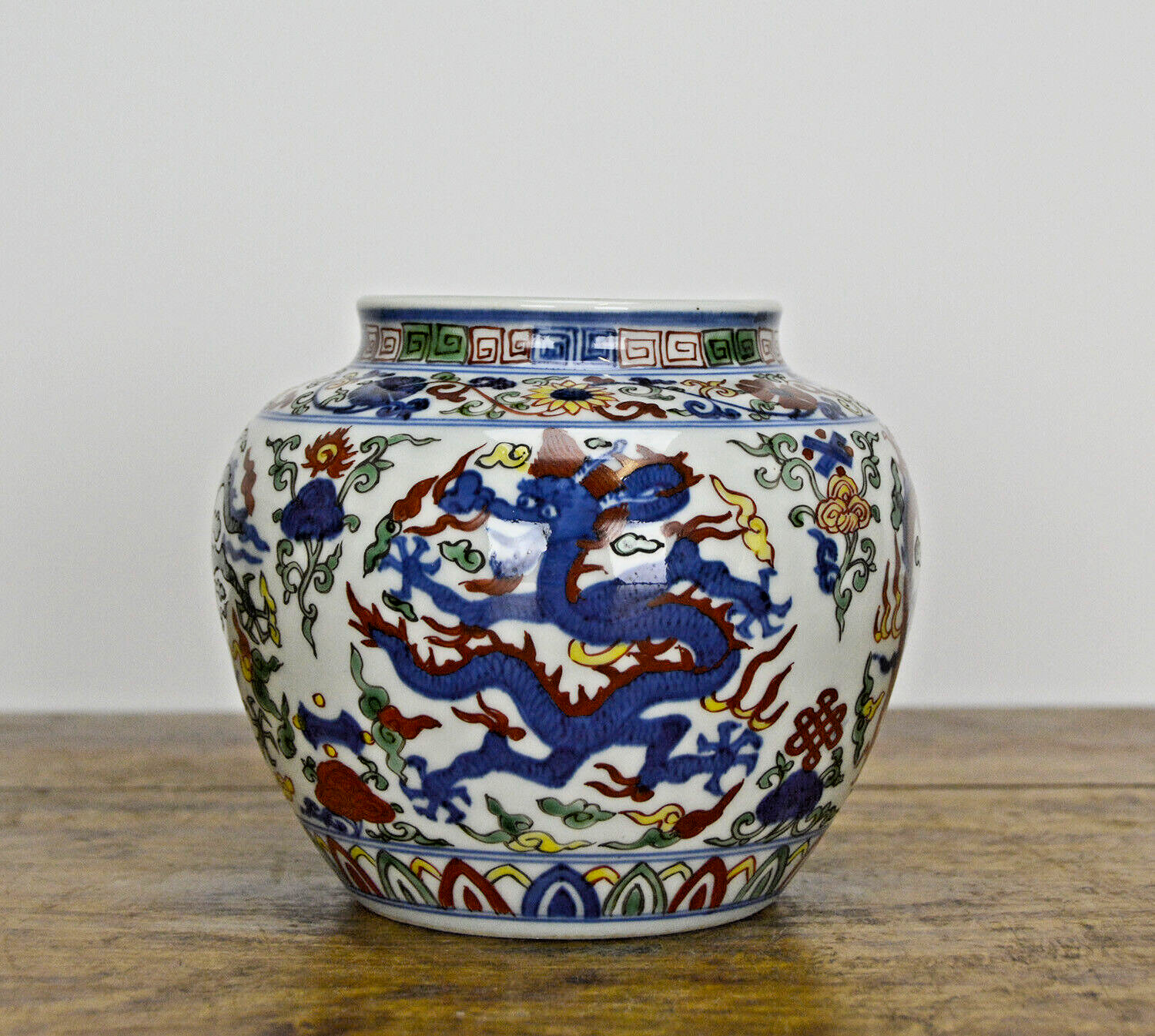 Fine Chinese Ming Jiajing Style Wucai Dragon Porcelain Water Pot