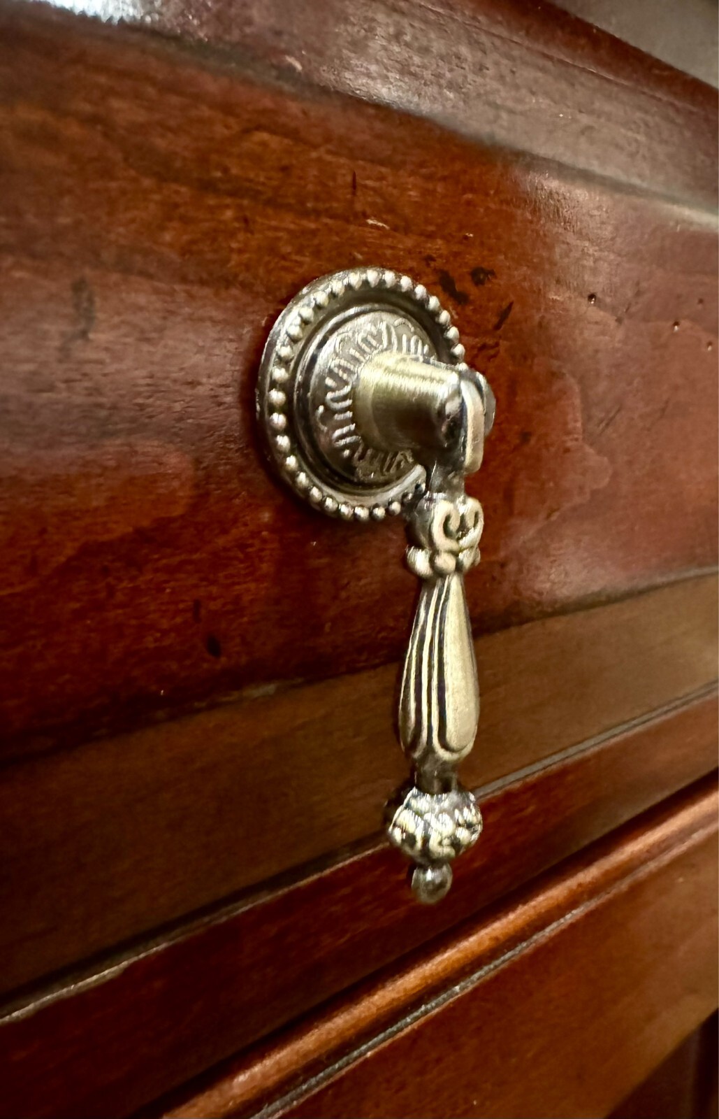 2 Antique-Brass Knobs in brushed-Gold Tear Drop Hinged Furniture Hardware Pulls