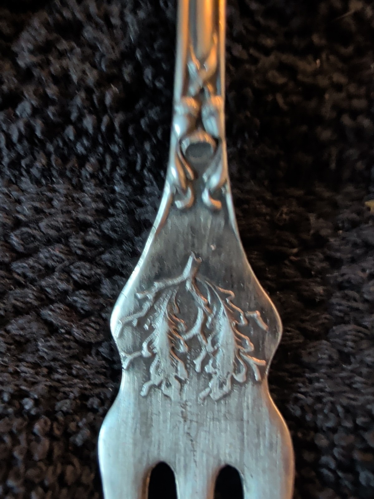 Rogers 1847 A1 Acorn Pattern Pickle Fork 6 In