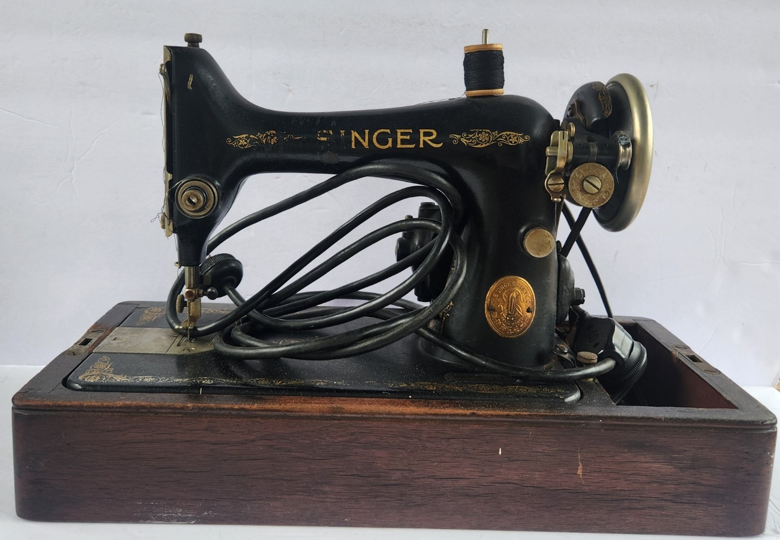Antique Singer Sewing Machine with Accessories and Bentwood Case Cover 1924