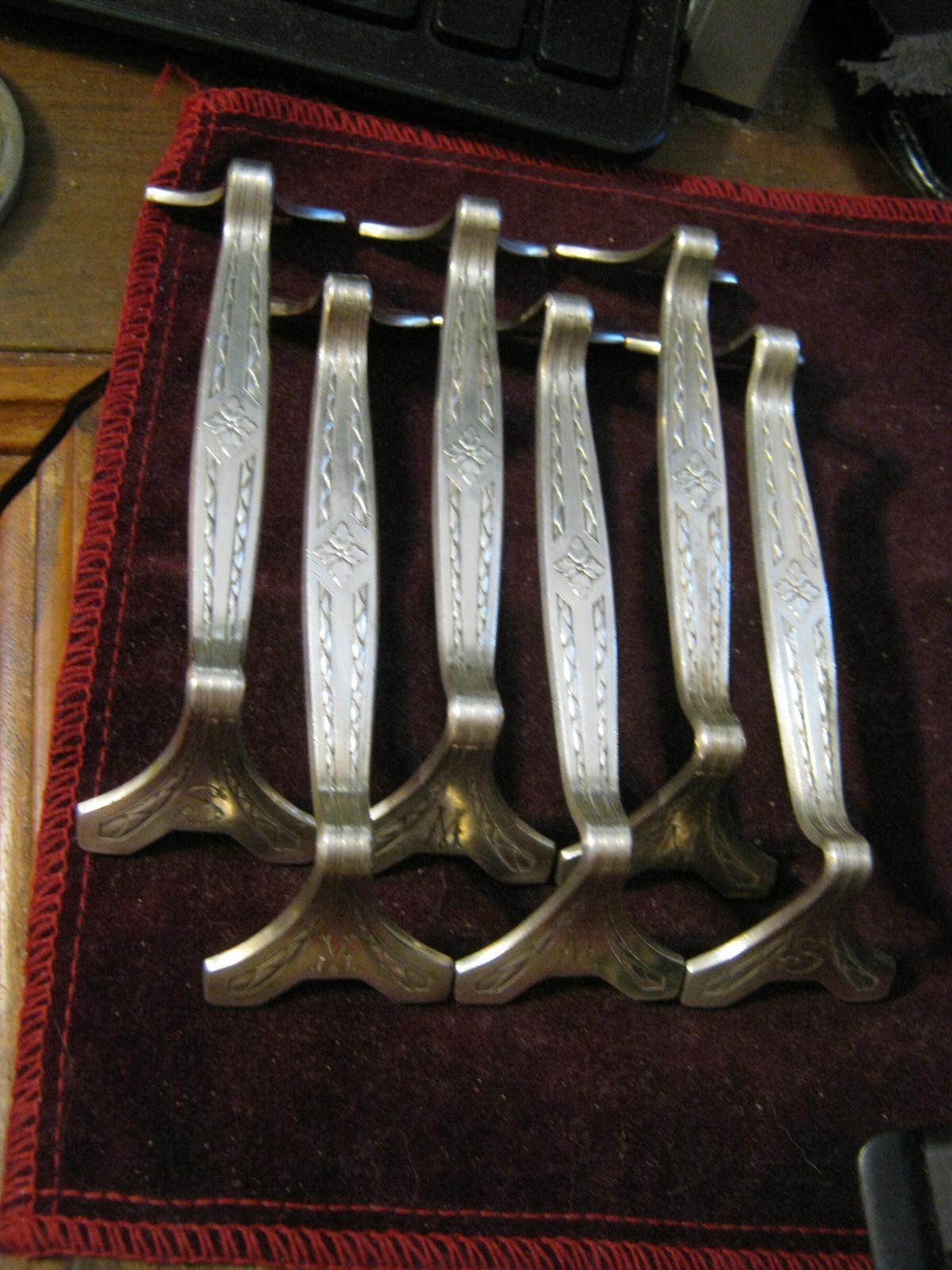 First Quality 1870s GERMAN 4 1/2″ KNIFE RESTS Silver Plate marked “40 H A E” M S