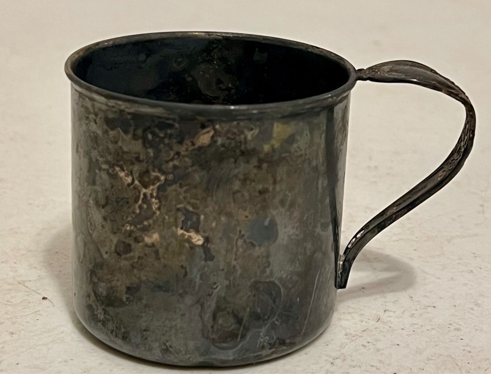 WM Rogers & Sons Silver Plated 2.5” Metal Baby Cup 1940s 1950s Patina