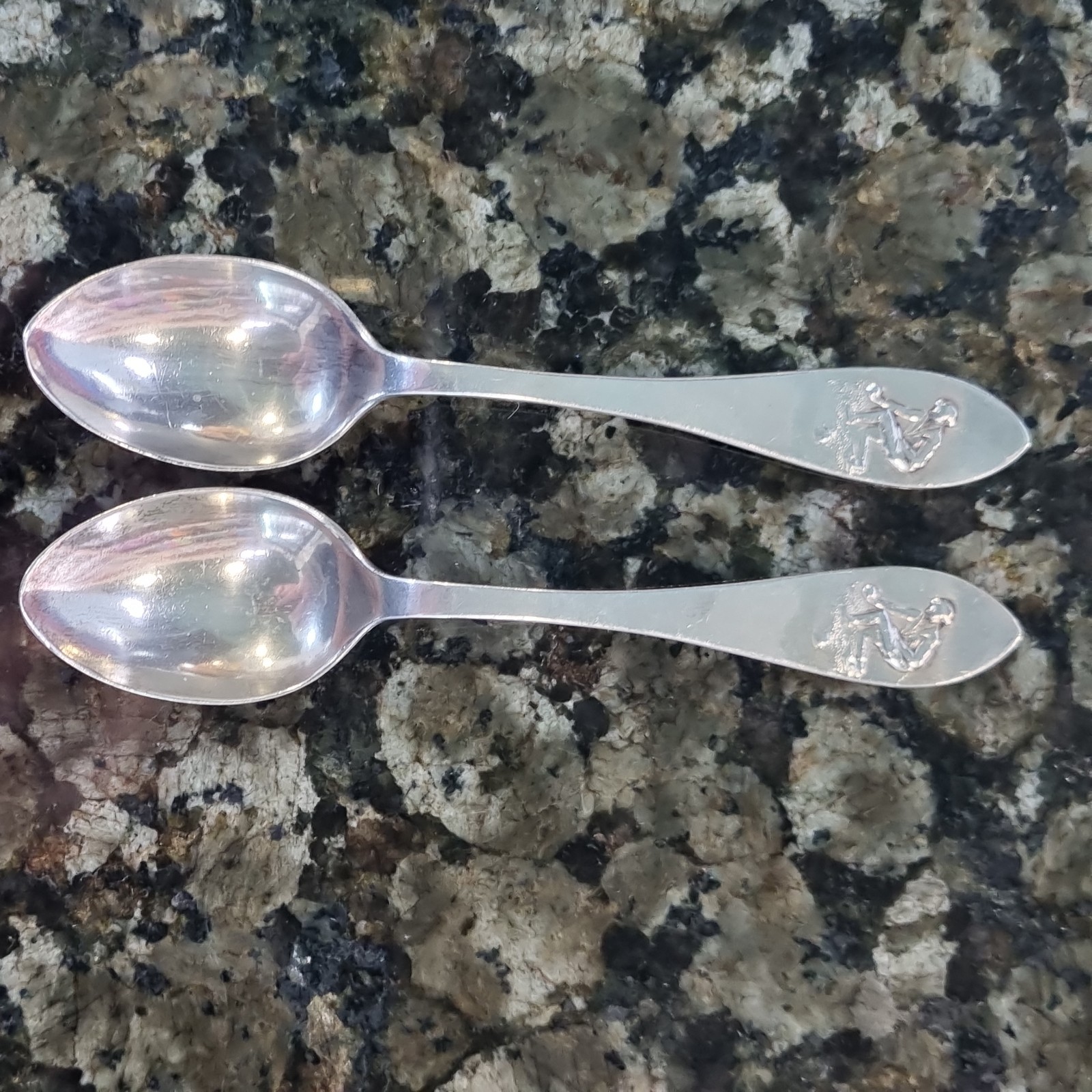 2 x 1931 Robert Pringle & Sons Sterling Silver Coffee Spoons Ref U261