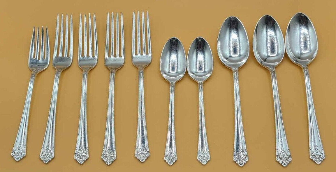 10 pcs Antique 1847 Rogers Bros IS Silver Plated Silverware Her Majesty Pattern