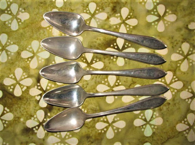 5 Vintage Eagle Star WM Rogers Silverplate 1915 Luftberry Pattern 5 Spoons 5.75″