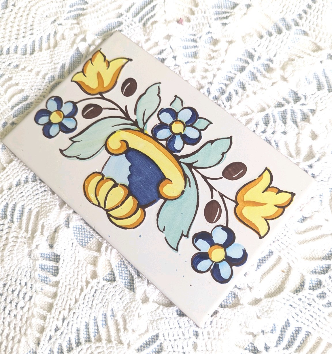 1970’s DECORATIVE TILE STAND White blue yellow floral ceramic Hand painted Retro