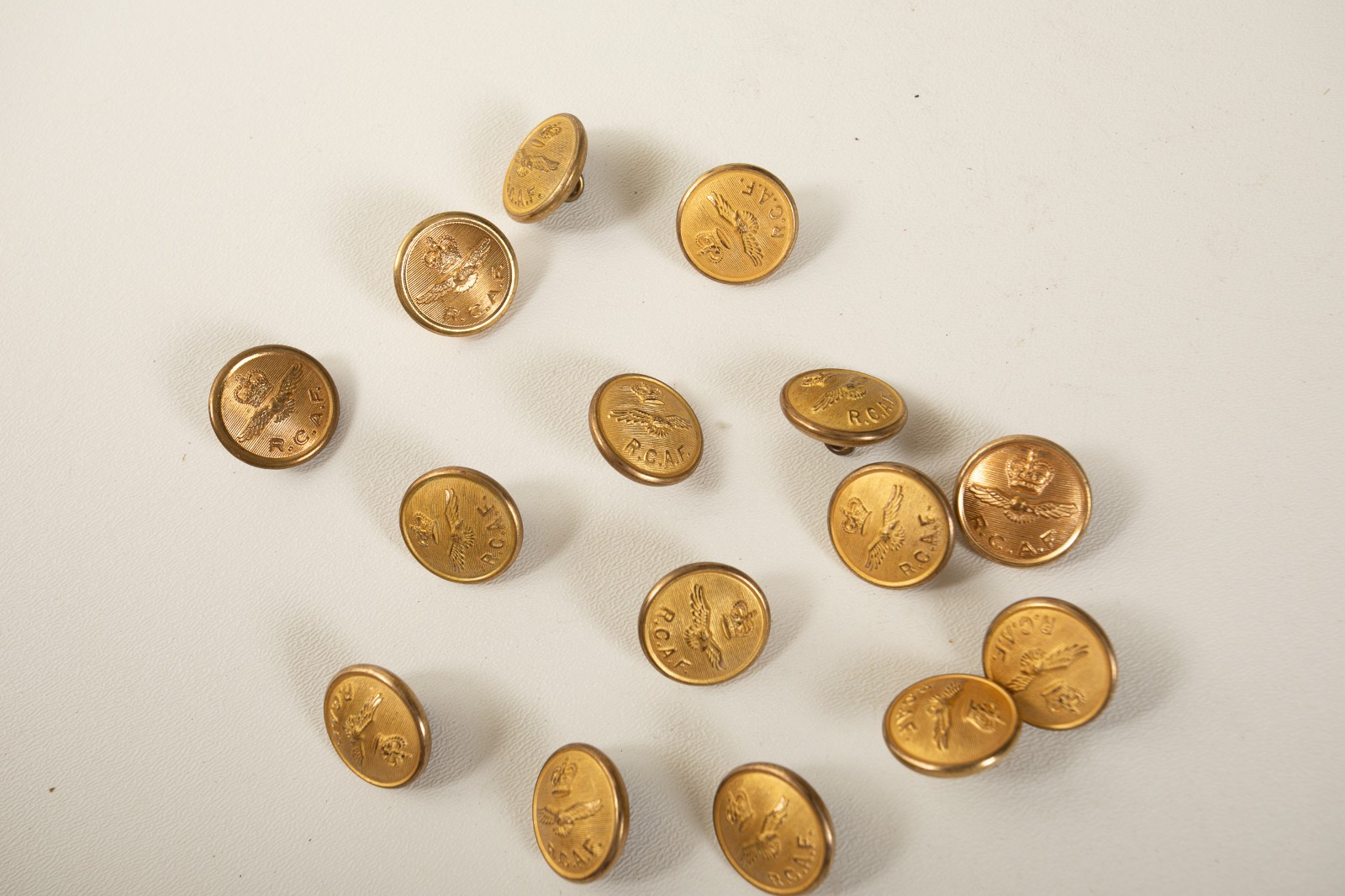 RCAF Royal Canadian Airforce 15 Button Lot (P3L-18/JSF6)7/8″ Brass Gaunt Sculley