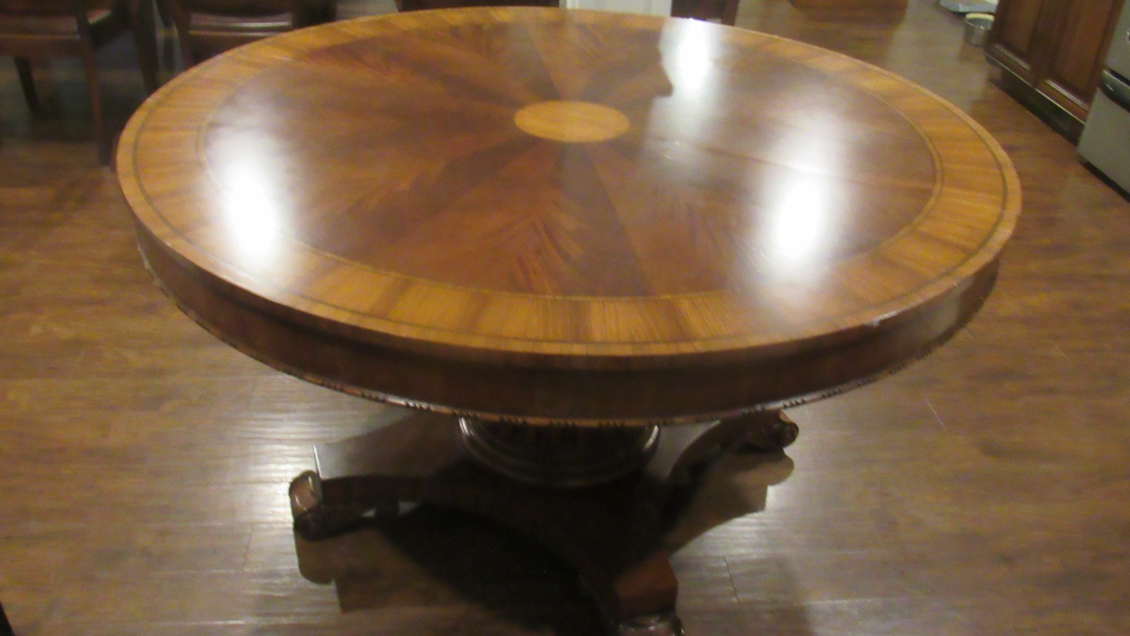 Ethan Allen Flame Mahogany Round Kitchen Dining Room Table Amazing