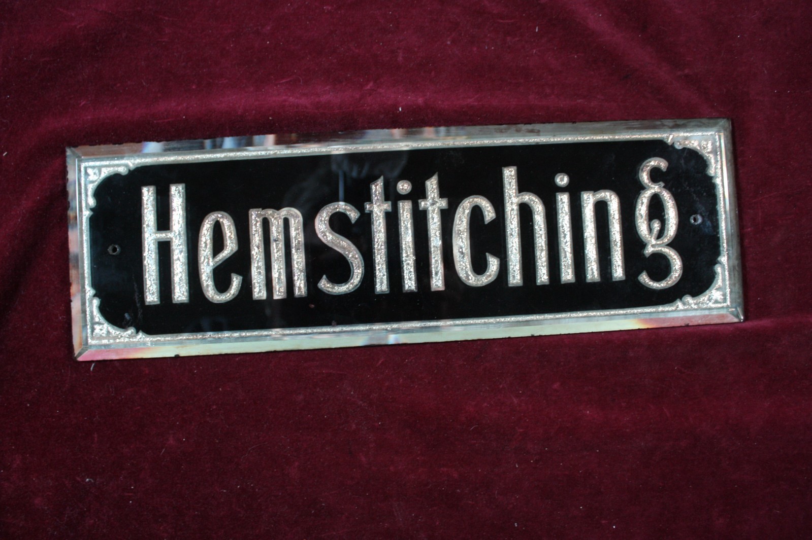 * ANTIQUE ORIGINAL HEM STITCHING REVERSE PAINT AND FOIL SEWING SIGN EARLY 1900 *