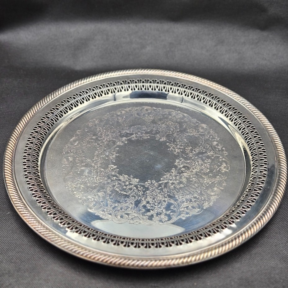 International Silver Co 12″ Silverplate Round Serving Tray Pierced Rim Rope Edge