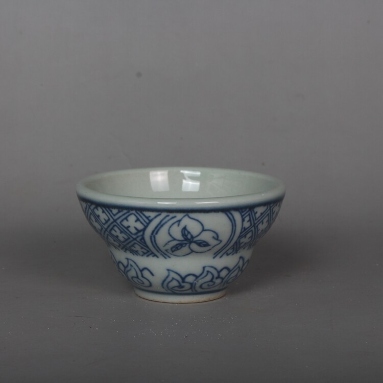 2.3in Chinese Blue & White Porcelain Flowers and Plants Bamboo Hat Cup Limited