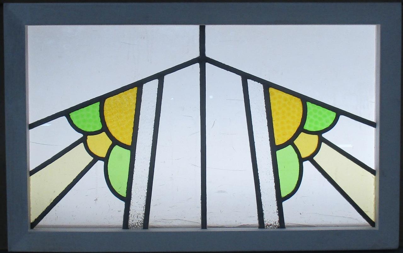 PRETTY GEOMETRIC ENGLISH LEADED STAINED GLASS WINDOW TRANSOM 27 1/4″ x 17 1/4″