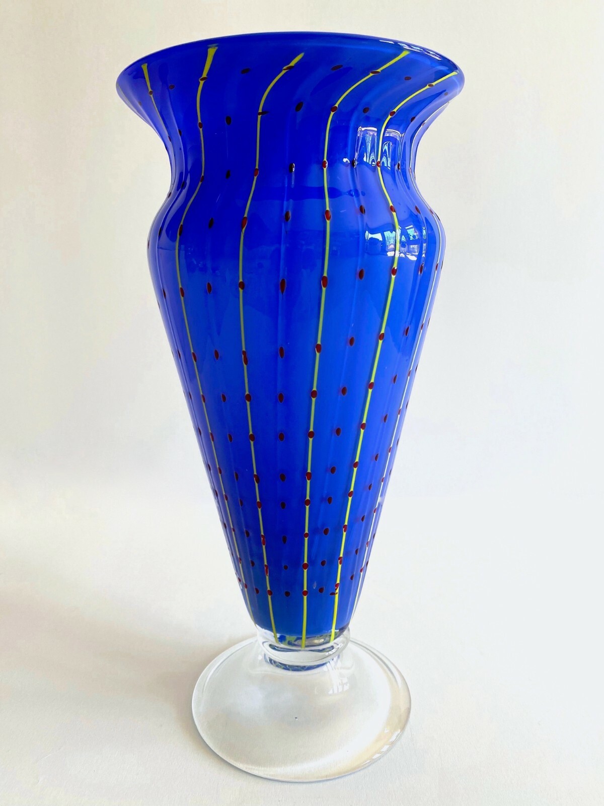 POST MODERN 1980’S ROYAL BLUE MURANO ART GLASS DOTTED STRIPE LARGE FLOWER VASE