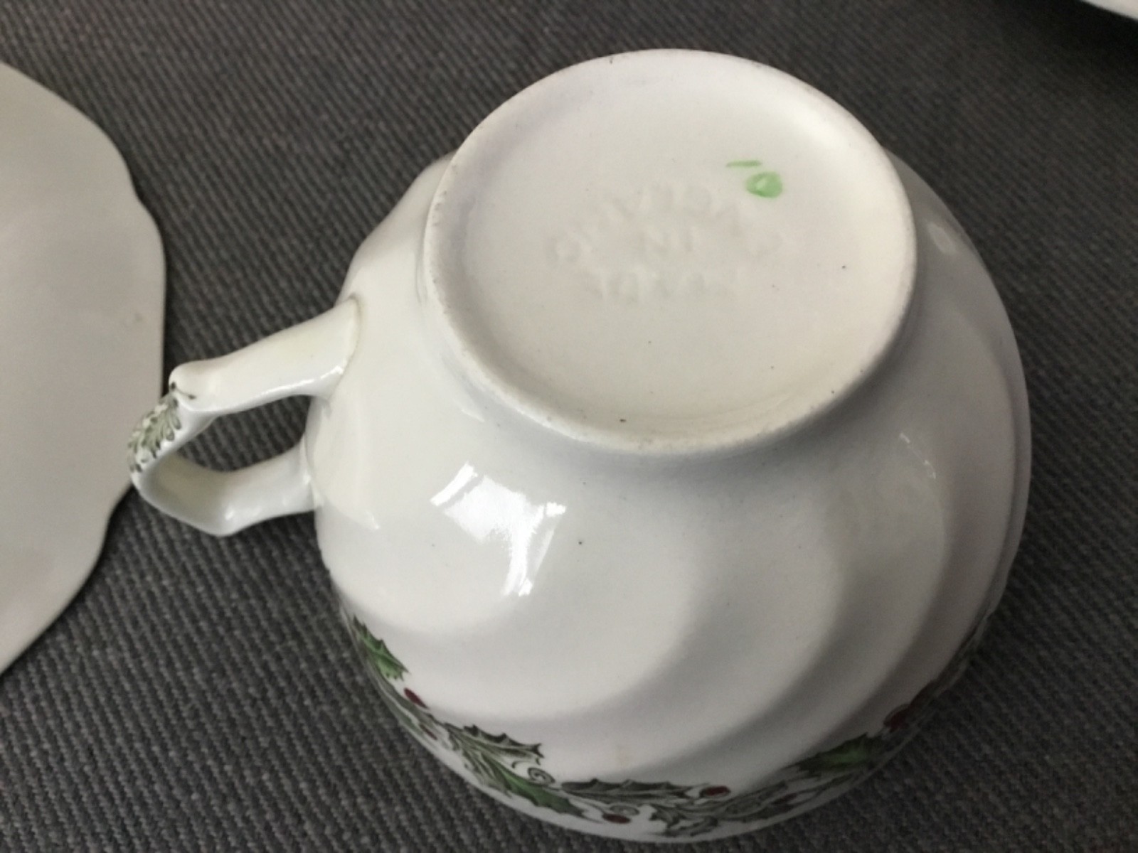 2 SETS VINTAGE JOHNSON BROTHERS MERRY CHRISTMAS CUP & SAUCERS