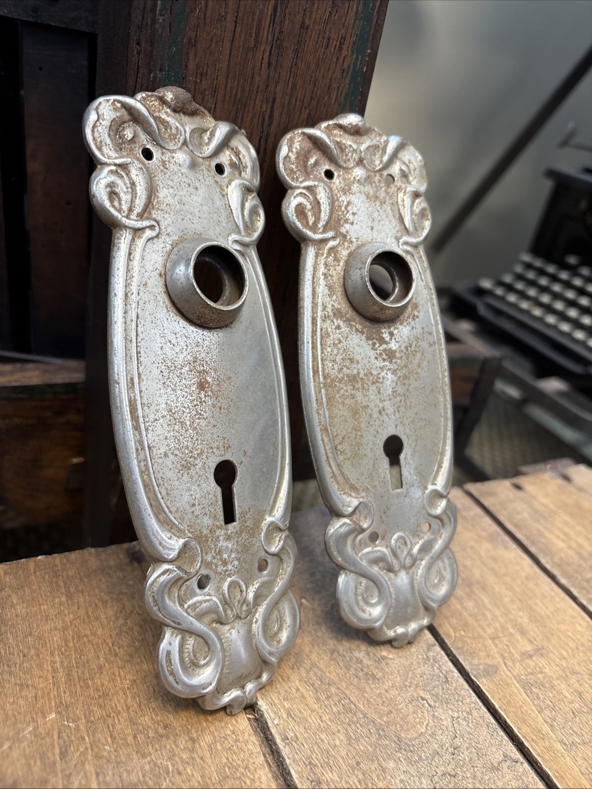 Set Of 2 Antique Ornate Deco Door Knob Stamped Metal Back Plate Vintage Nickel