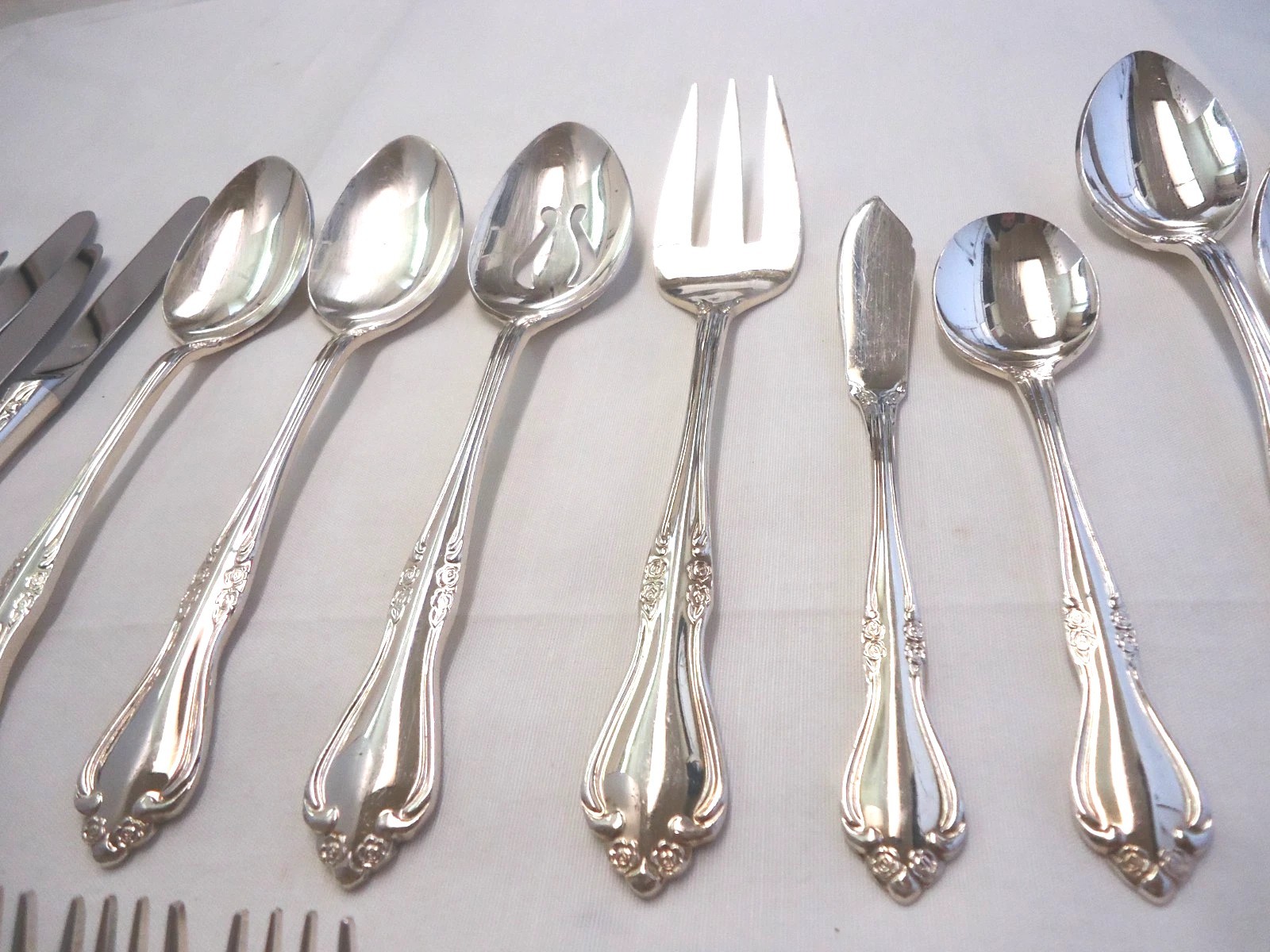 SILVERPLATE JAPAN FLATWARE 34-pieces