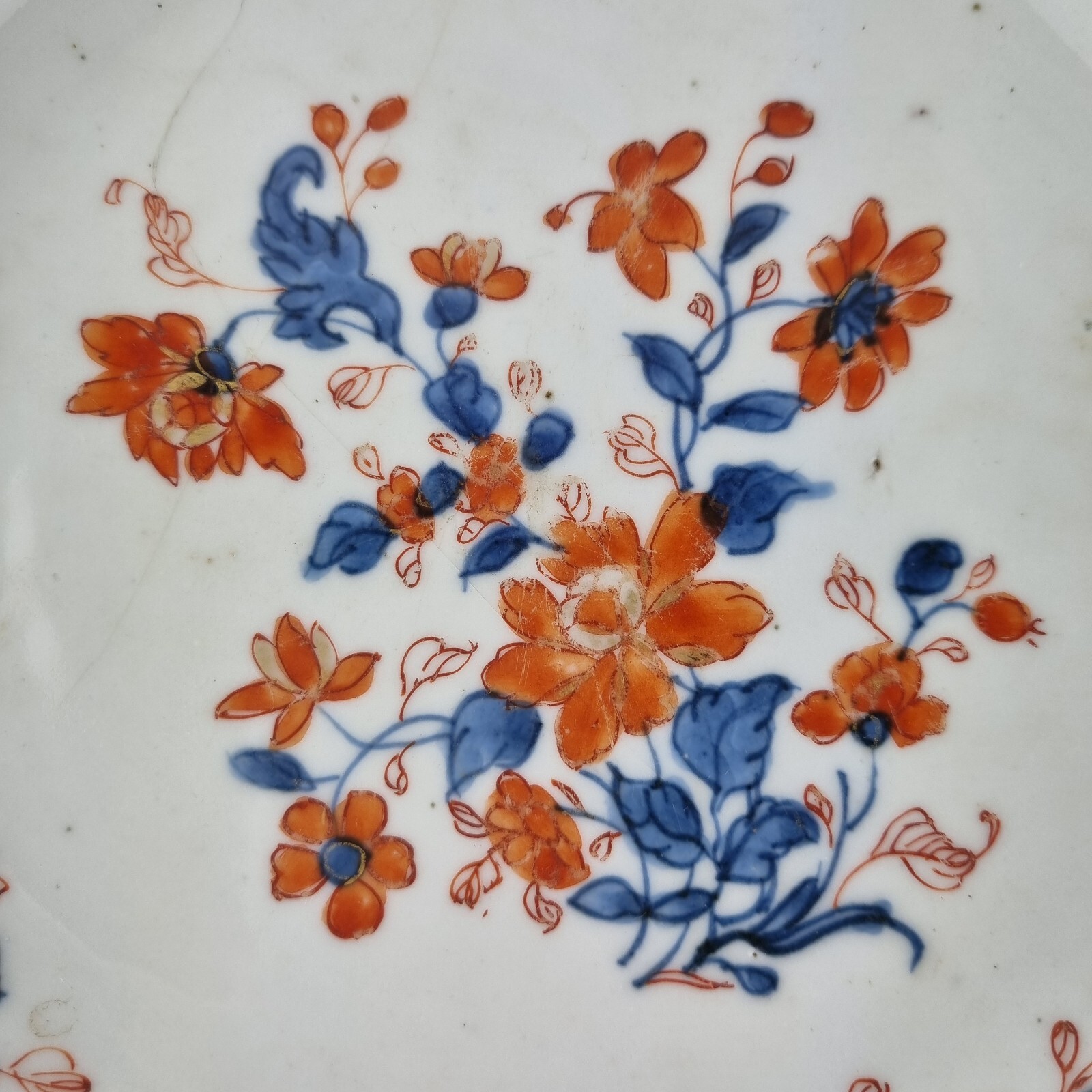 Antique Chinese Imari Plate Decorated With Flowers 22.5cm Diameter