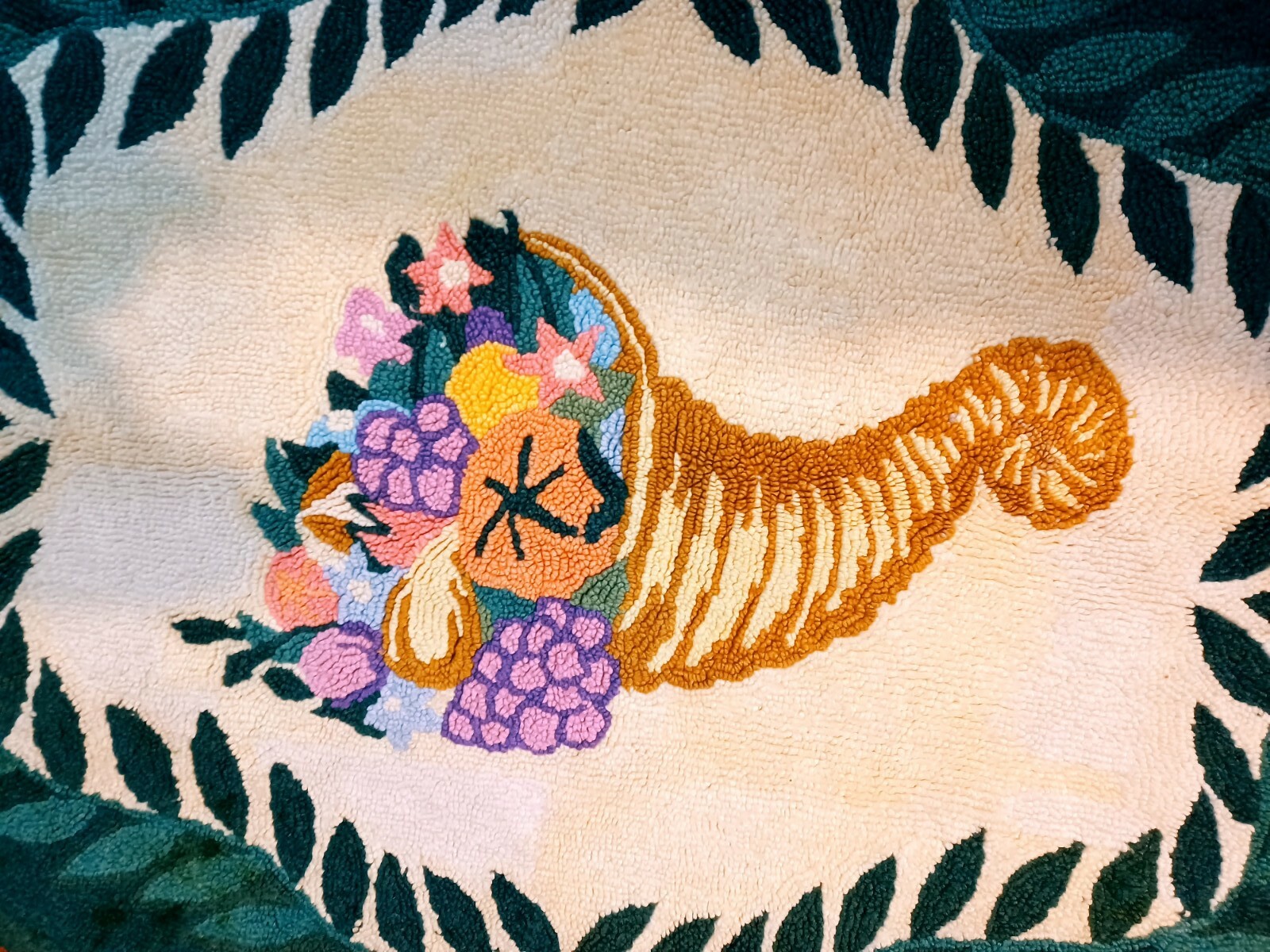30’s Antique American Hand Hooked Rug “HORN OF PLENTY” THANKSGIVING RUG 33”X45″