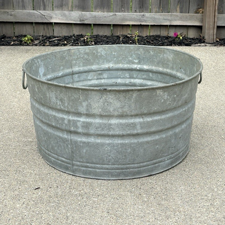 1950s Galvanized Wheeling Corrugating Company Dura-Zinc-Alloy wash tub
