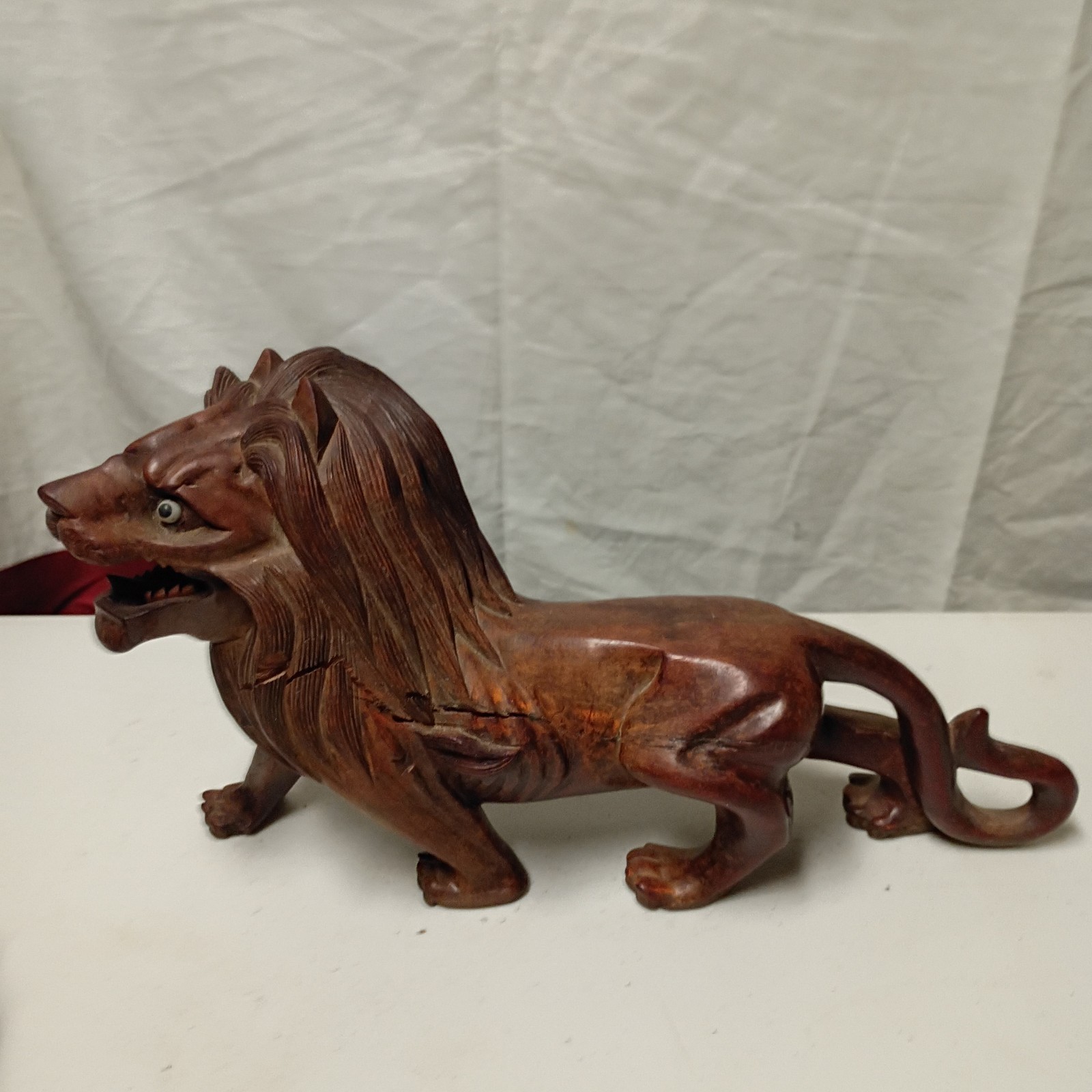 Beautiful hand craved wooden Chinese Lion 6″Ht 11″ Length