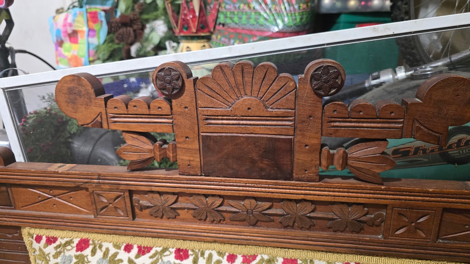 Antique Victorian Fainting Couch/Fold Out Bed