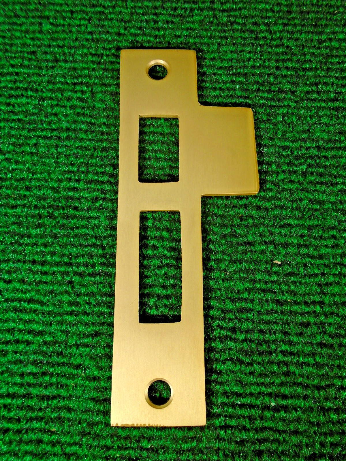 BRASS 5 1/2″ ENTRY LOCK STRIKEPLATE – REVERSIBLE (33131)