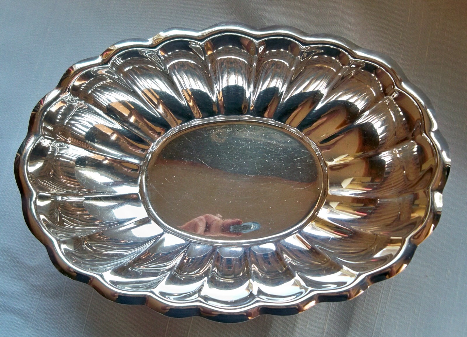 REED & BARTON SILVERPLATE HOLIDAY #176 OVAL SERVING BOWL, 8.5″X6″X2″