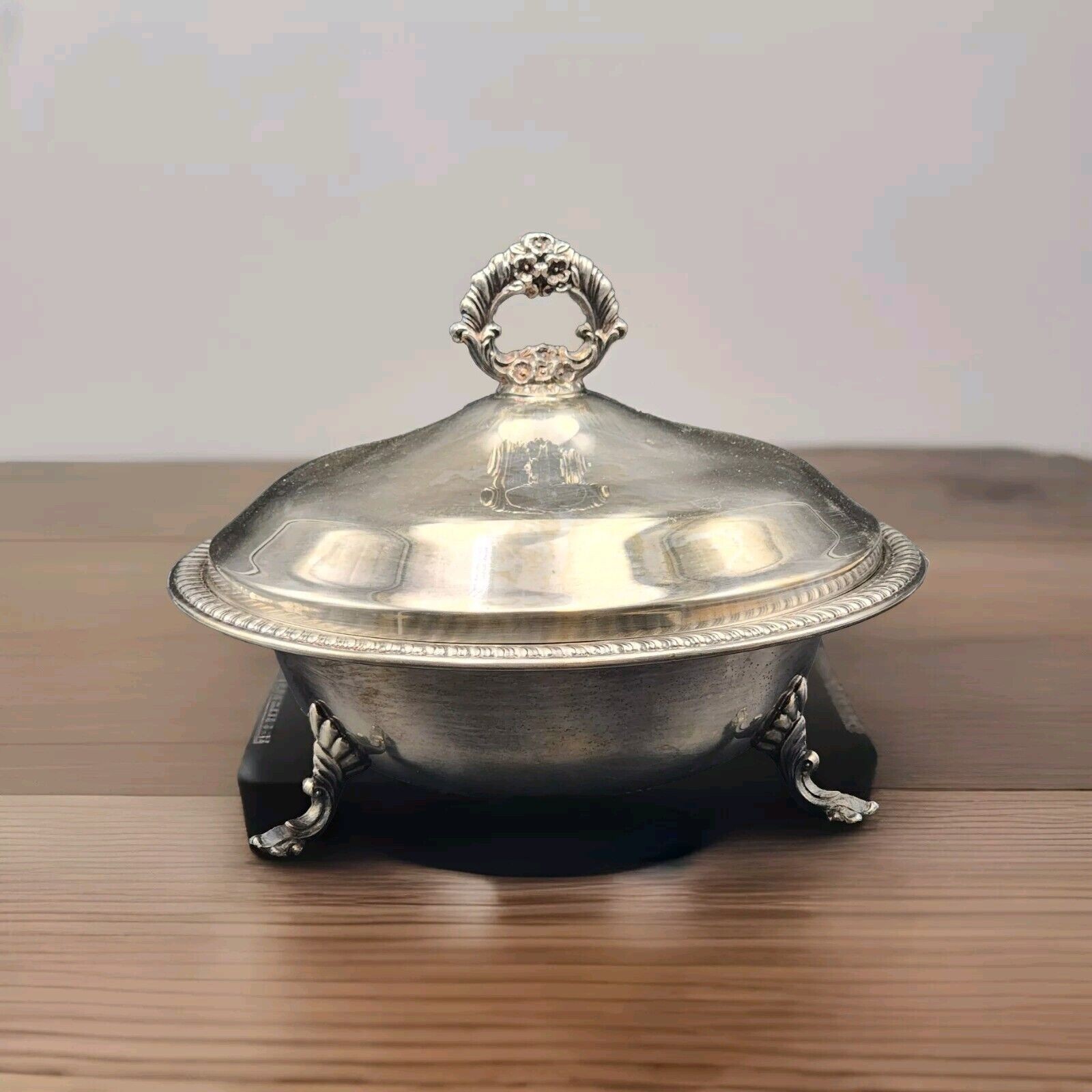 FB Rogers 1883 Footed Buffet Server w/ Lid 10.5″ Silver-Plate Round VTG 1940s
