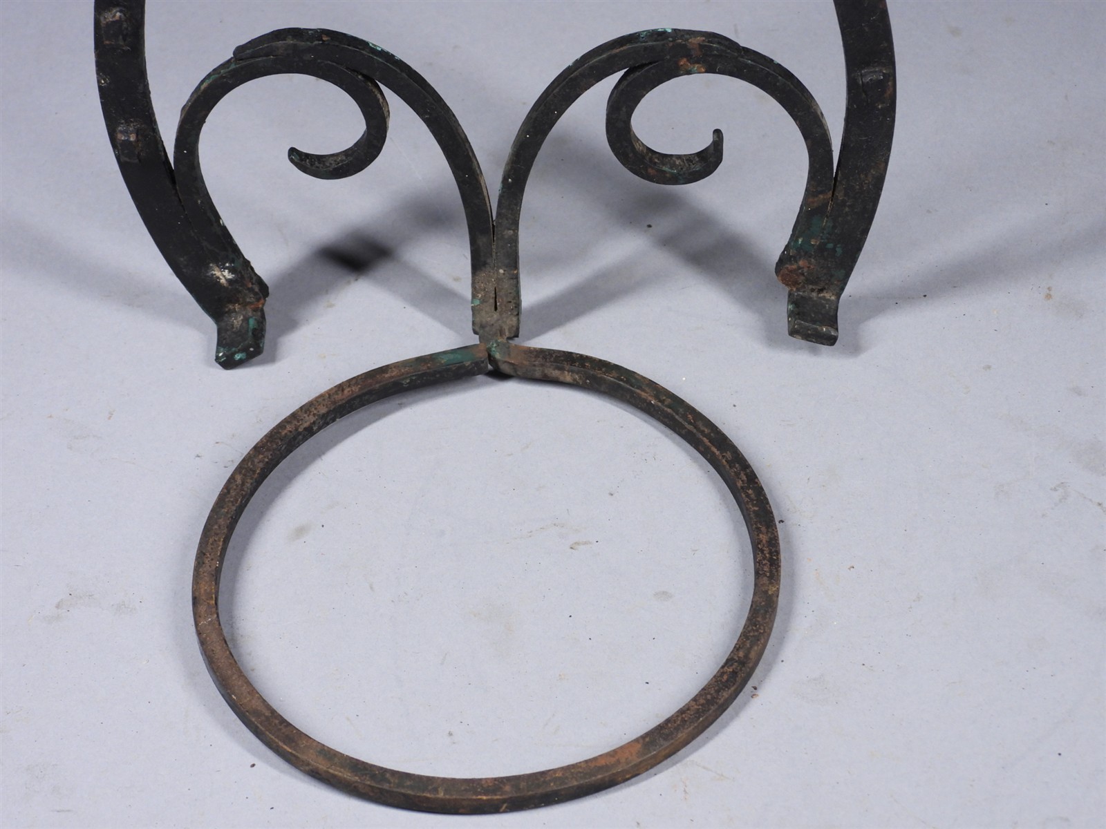 Vintage Wrought Iron Blacksmith Made Horseshoe Flower Pot Holder for 5.5″ Pot