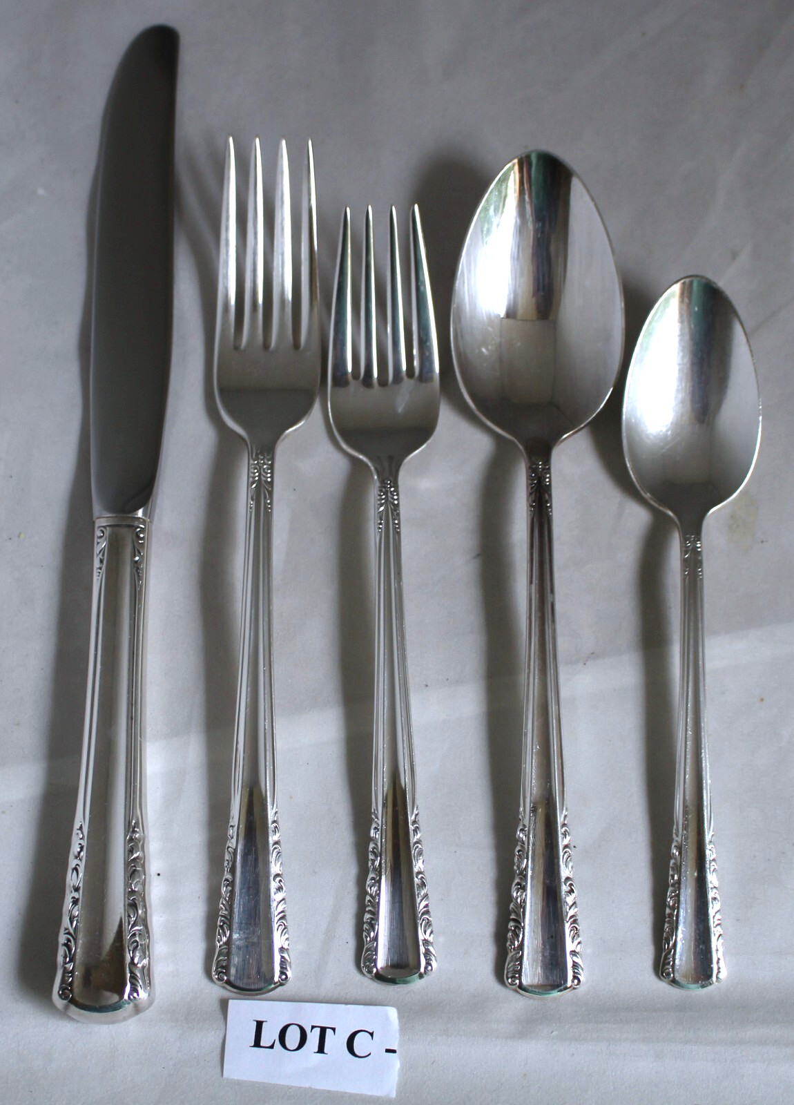 International Silver Holmes & Edwards May Queen 5 Piece Place Setting