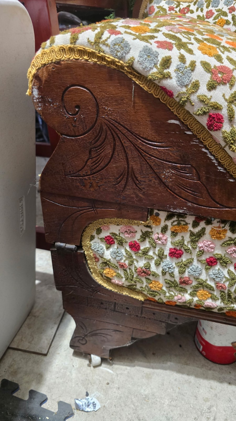 Antique Victorian Fainting Couch/Fold Out Bed